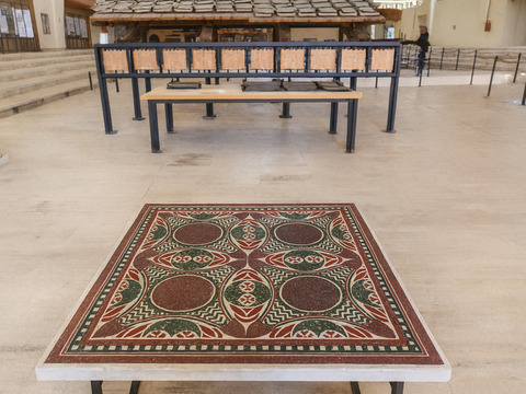 Il Mosaico di Caligola Trasformato in Tavolino da Caffè