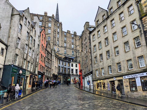 Edimburgo tra castelli e brughiere