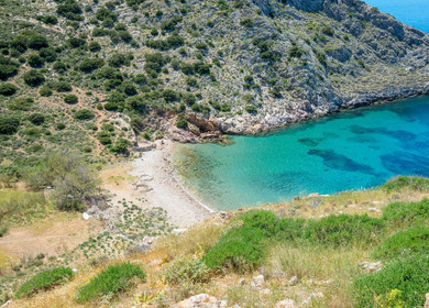 La spiaggia di Grammata e la Grotta Grigia Syros