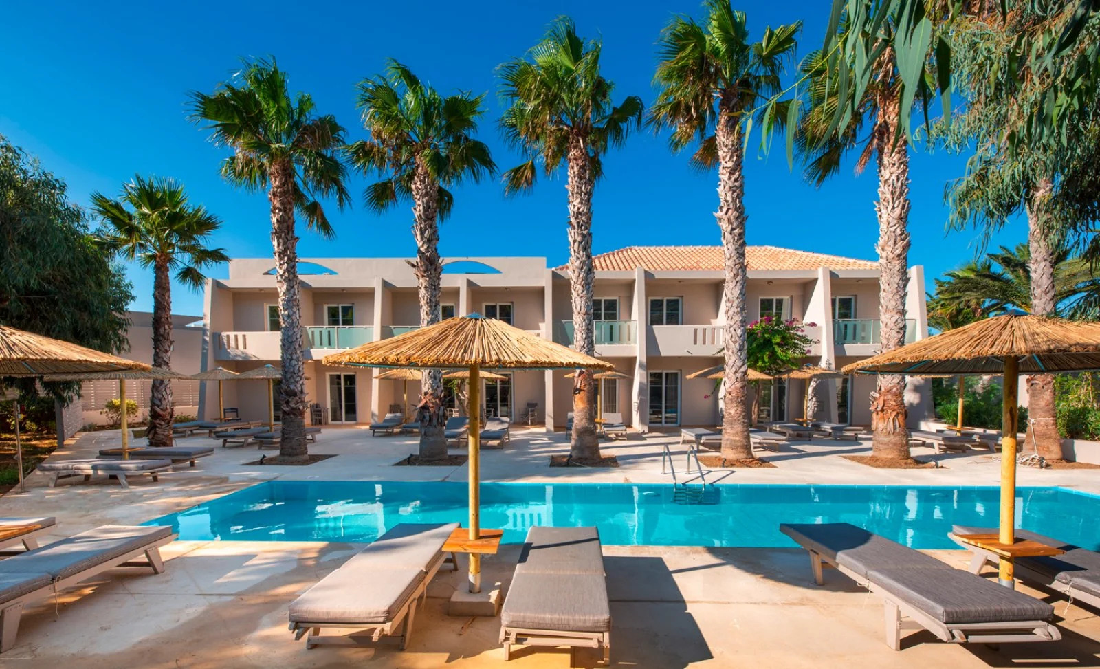 Bravo Smart Akti Beach