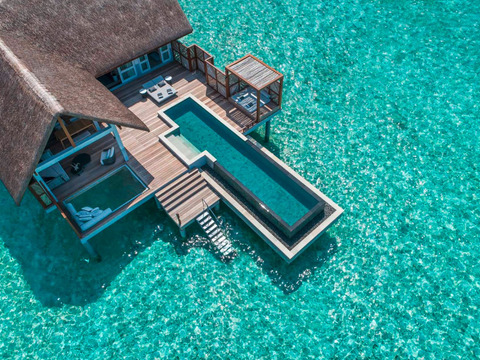 Four Seasons Landaa Giraavaru
