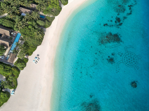 Four Seasons Landaa Giraavaru